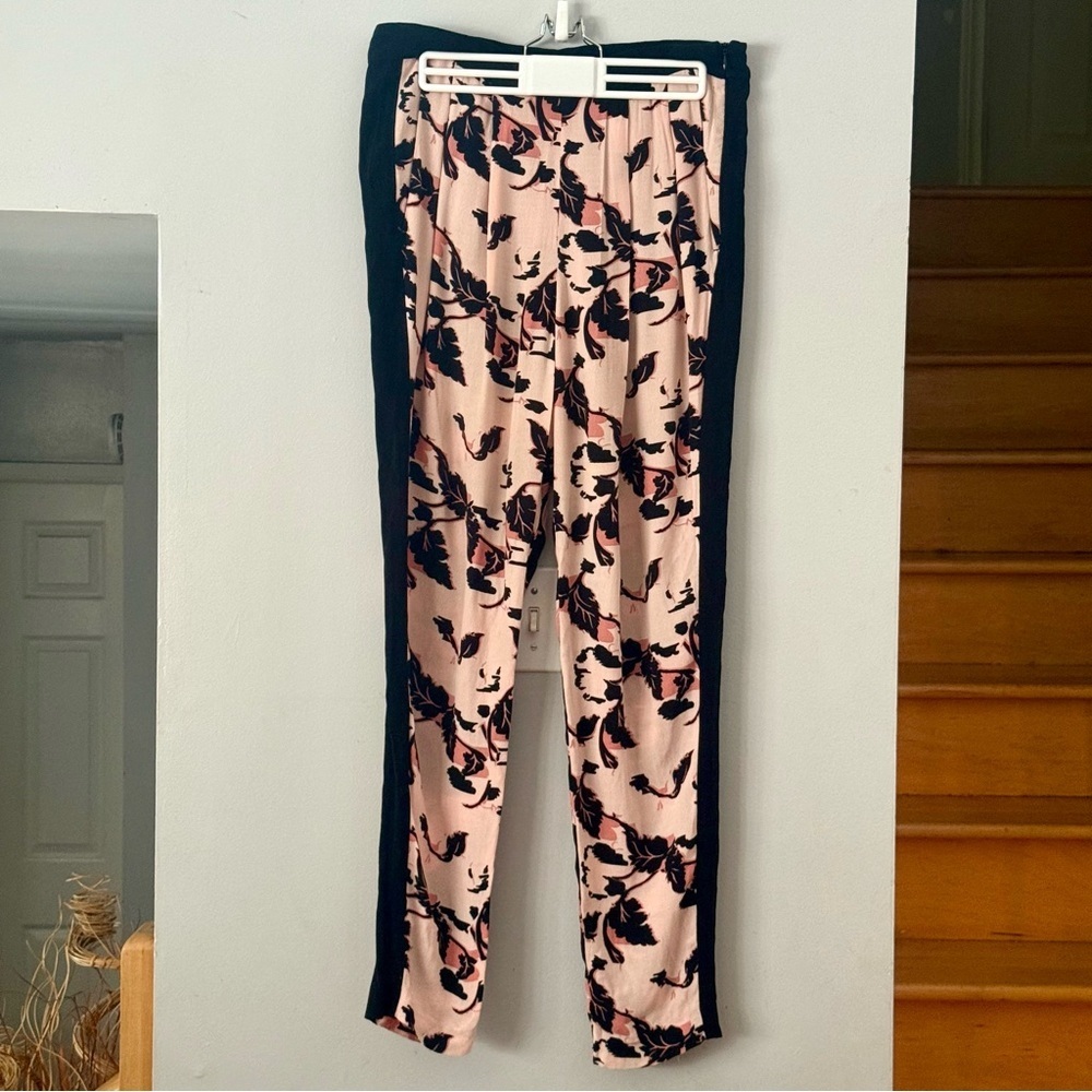 🌻EUC French Connection Romantic Pink and Black Floral Tuxedo Trousers